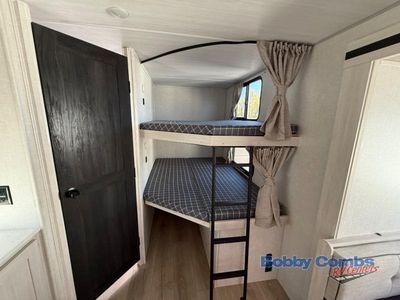 2025 Forest River RV Surveyor Legend X - Photo 11