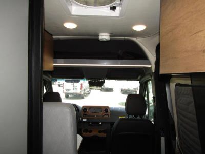 2025 Winnebago REVEL - Photo 7