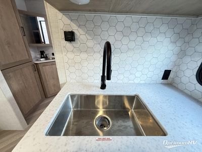 2025 Ember RV E-Series - Photo 8