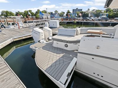 2025 Sea Ray SLX 400 Outboard - Photo 9
