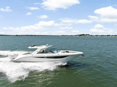 2025 Sea Ray SLX 400 Outboard - Photo 2