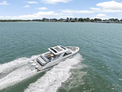 2025 Sea Ray SLX 400 Outboard - Photo 4