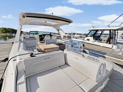 2025 Sea Ray SLX 400 Outboard - Photo 12