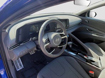 2025 Hyundai Elantra — photo 7 view
