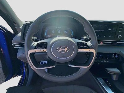 2025 Hyundai Elantra — photo 8 view