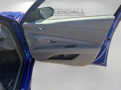 2025 Hyundai Elantra — photo 30 view
