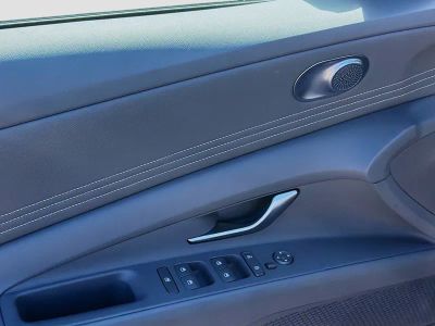 2025 Hyundai Elantra — photo 14 view
