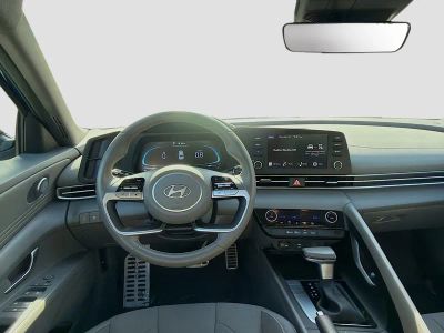 2025 Hyundai Elantra — photo 18 view