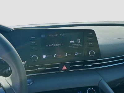 2025 Hyundai Elantra — photo 10 view