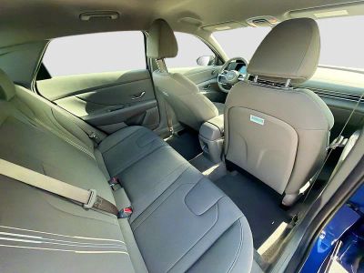 2025 Hyundai Elantra — photo 26 view