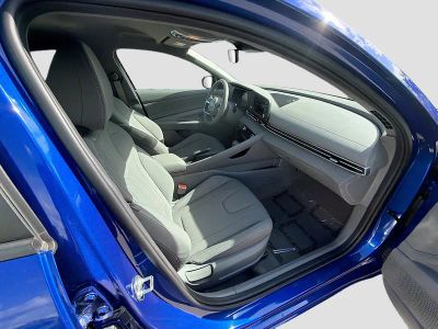 2025 Hyundai Elantra — photo 28 view
