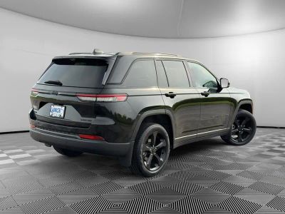 2025 Jeep Grand Cherokee — interior view
