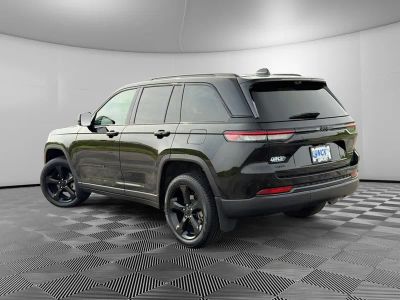 2025 Jeep Grand Cherokee — side profile view