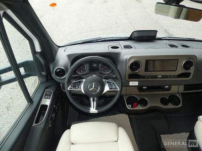 2026 Winnebago Navion - Photo 9
