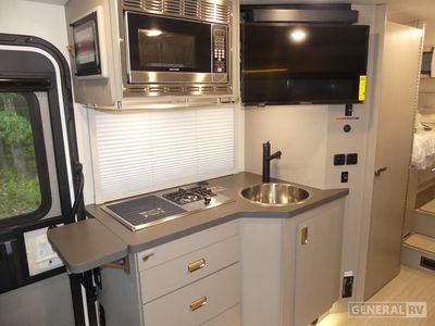 2026 Winnebago Navion - Photo 7