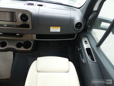 2026 Winnebago Navion - Photo 10