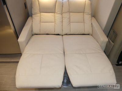 2026 Winnebago Navion - Photo 15