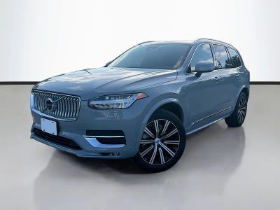 2024 Volvo XC90 Plus Bright Theme in Vapour Gray Metallic — front three-quarter view