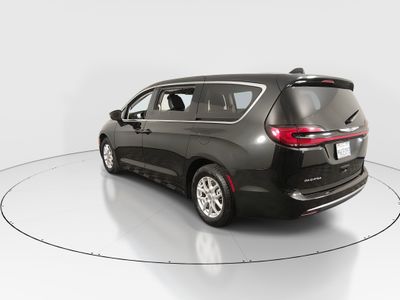 2023 Chrysler Pacifica — detail view
