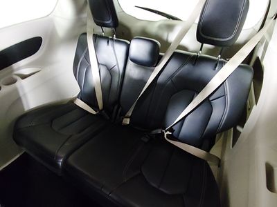2023 Chrysler Pacifica — photo 17 view