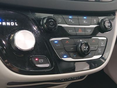 2023 Chrysler Pacifica — photo 20 view
