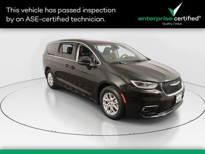 2023 Chrysler Pacifica Touring L FWD — front three-quarter view