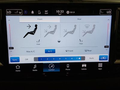 2023 Chrysler Pacifica — photo 18 view