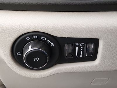 2023 Chrysler Pacifica — photo 13 view