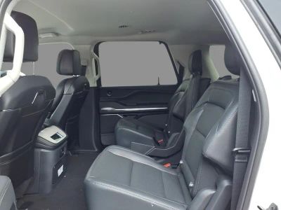 2027 Lincoln Navigator L — detail view