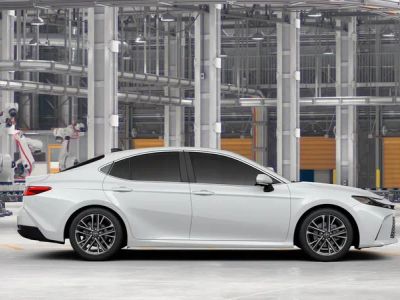 2026 Toyota Camry - Photo 14