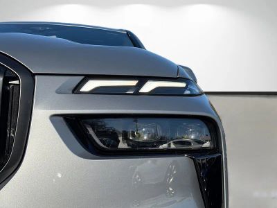 2026 BMW X7 — photo 9 view