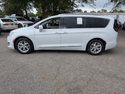 2018 Chrysler Pacifica - Photo 2