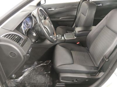 2022 Chrysler 300 - Photo 20