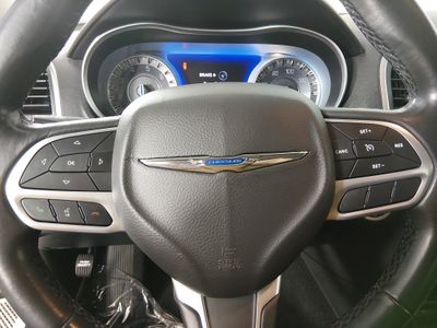 2022 Chrysler 300 - Photo 12