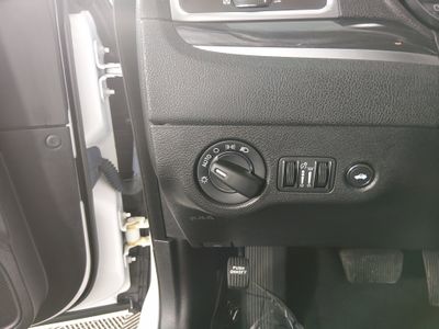 2022 Chrysler 300 - Photo 13