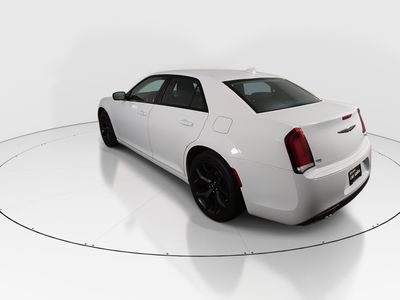 2022 Chrysler 300 - Photo 5