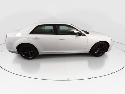 2022 Chrysler 300 - Photo 8