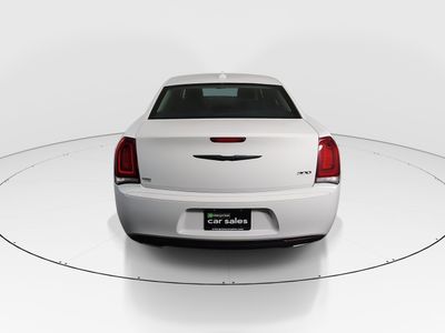 2022 Chrysler 300 - Photo 6