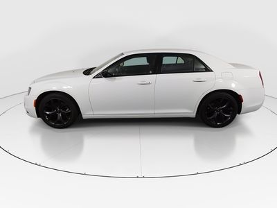 2022 Chrysler 300 - Photo 4