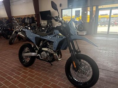 2025 Suzuki DR-Z4SM - Photo 1