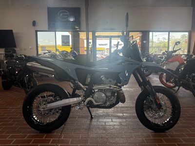 2025 Suzuki DR-Z4SM - Photo 6