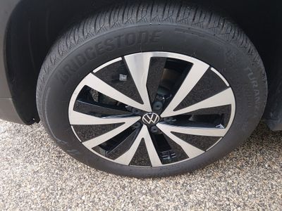 2022 Volkswagen Taos — photo 10 view