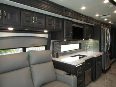 2026 Fleetwood DISCOVERY - Photo 6