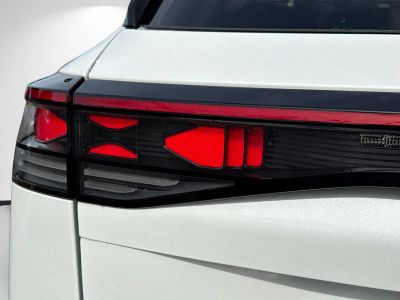 2026 Volkswagen Tiguan — photo 10 view