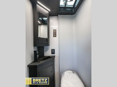 2026 Grand Design Lineage Series M - Photo 15