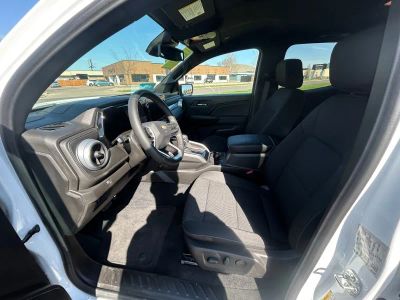 2024 Chevrolet Colorado — photo 9 view