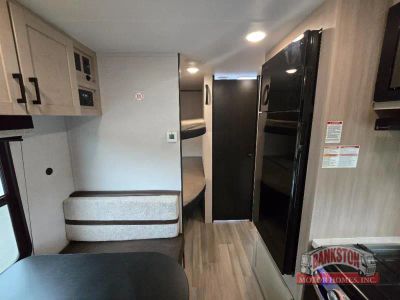 2026 Prowler 2600BH — photo 16 view