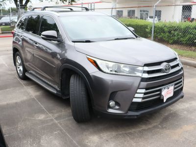 2017 Toyota Highlander - Photo 2