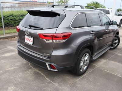 2017 Toyota Highlander - Photo 9