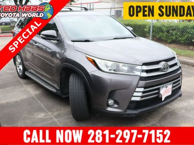 2017 Toyota Highlander - Photo 1